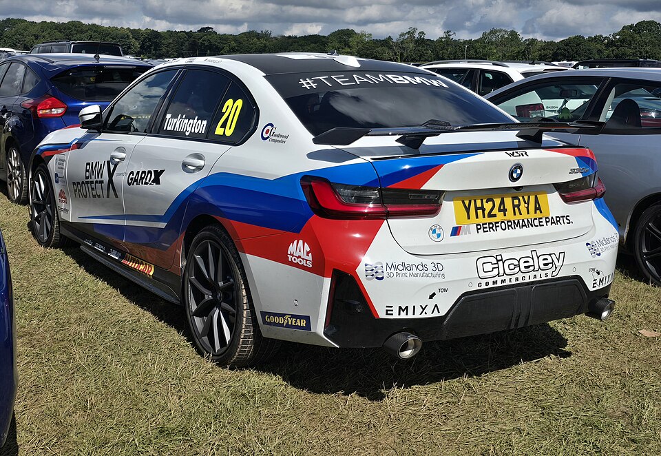 BMW 330e